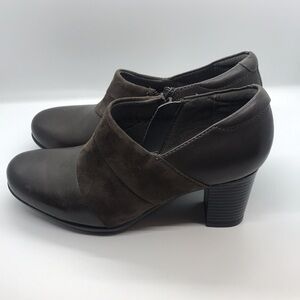 𝅺Clarks Women’s Brown Leather Ankle Booties 6M